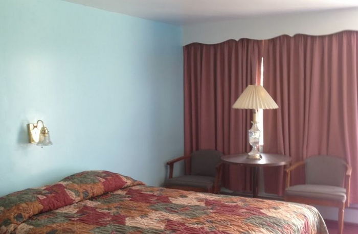 Tuscola Motel - Web Listing (newer photo)